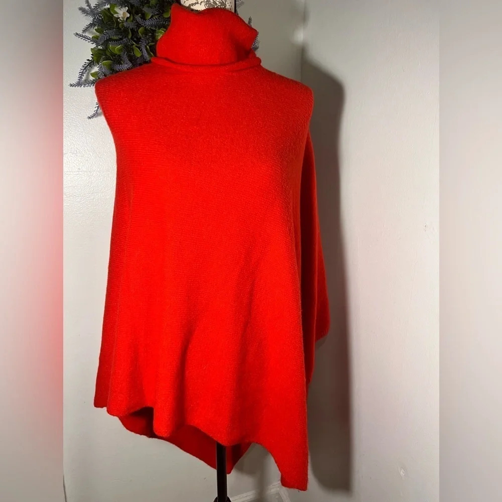 Anne Klein, XS-S, red, slightly ribbed,turtleneck, asymmetrical‎ hem,poncho